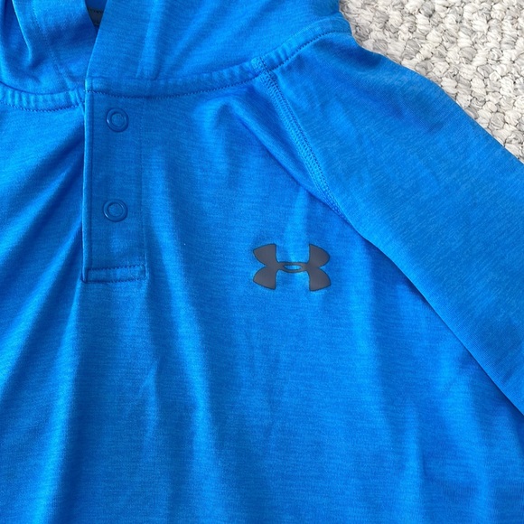 Under armor running long sleeve top - Picture 2 of 3
